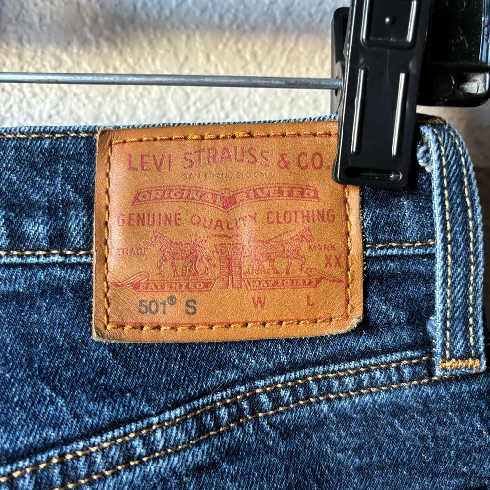 Levi's Women’s 25 Jeans 501 S Skinny Iconic Fit High Rise 90s Distressed Denim - Picture 4 of 9